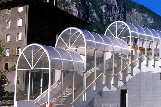 La feuille de polycarbonate de mur de jumeau de Sunproof , polycarbonate clair lambrisse 4mm
