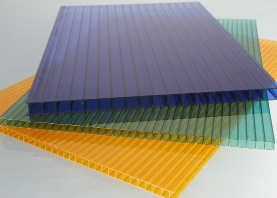 Le polycarbonate de la feuille de polycarbonate de  Multiwall/10mm a isolé des feuilles de toiture