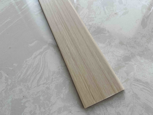 Ligne anti-rayures et flexible en PVC de couleur boisée pour une protection à faible entretien