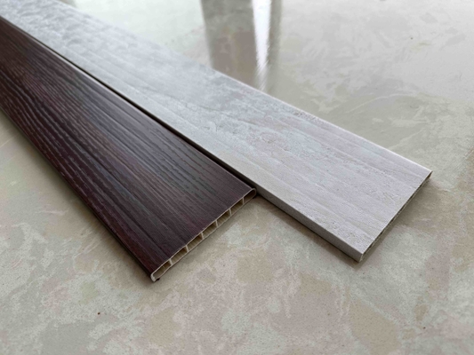 Ligne anti-rayures et flexible en PVC de couleur boisée pour une protection à faible entretien