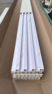 Panneaux muraux 3D contemporains en PVC et WPC, revêtements muraux à lattes imitation bois