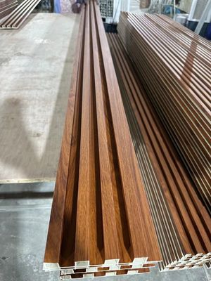 Panneaux acoustiques OEM en PVC à dalles Panneau décoratif en WPC pour murs et plafonds