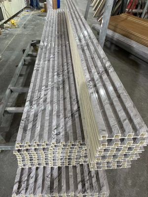 Panneaux acoustiques OEM en PVC à dalles Panneau décoratif en WPC pour murs et plafonds