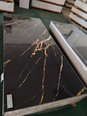 Panneau mural décoratif en PVC marbré UV de couleur populaire 4*8 pieds, facile à installer