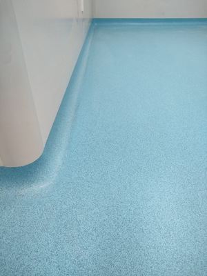 Plancher industriel à faible coût en résine époxy de couleur sable de haute brillance Peinture de sol auto-nivelée bon marché pour le jardin et l'hôpital