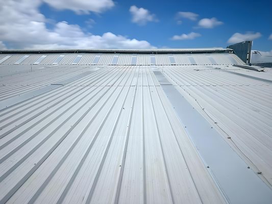 Tuiles de toiture en UPVC de 1070 mm, carbonate de calcium blanc, 2 mm, crête haute, système de toiture thermoacoustique en UPVC Ecoroof, populaire en Amérique latine