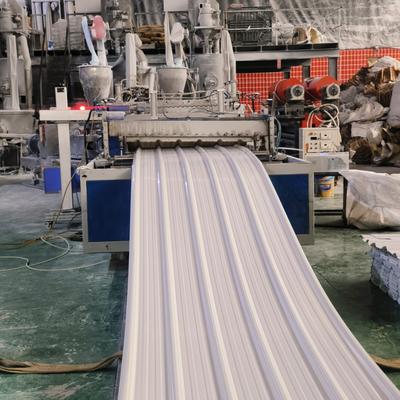Panneaux de toiture en PVC blanc de 1130 mm, tôle de toiture en plastique, solution d'isolation thermique adaptée aux besoins de toiture des centres commerciaux