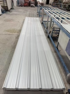 Fabricants de tôles de toiture en PVC blanc en résine synthétique à installation rapide, tôles de toiture en PVC de 2 mm pour toiture, tejas de UPVC populaires en Amérique latine