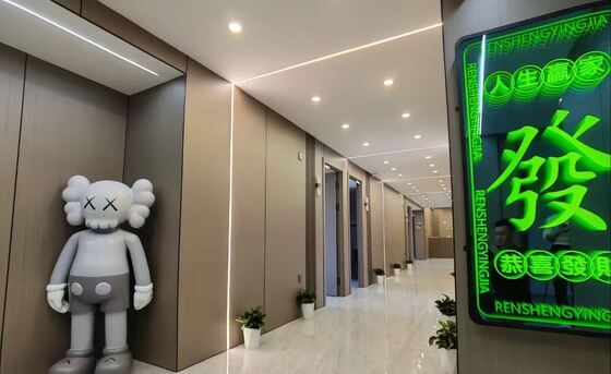 8mm 4ft * 8ft en bois grand panneau mural en PVC pour le mur intérieur