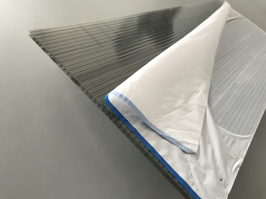 La toiture grise de polycarbonate de force à haute impression couvre la largeur de 6mm * de 2,1 * de 11.8m